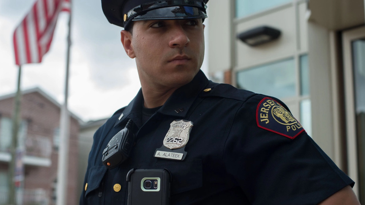 Amerika polisi video çekilirken neden müzik açıyor?