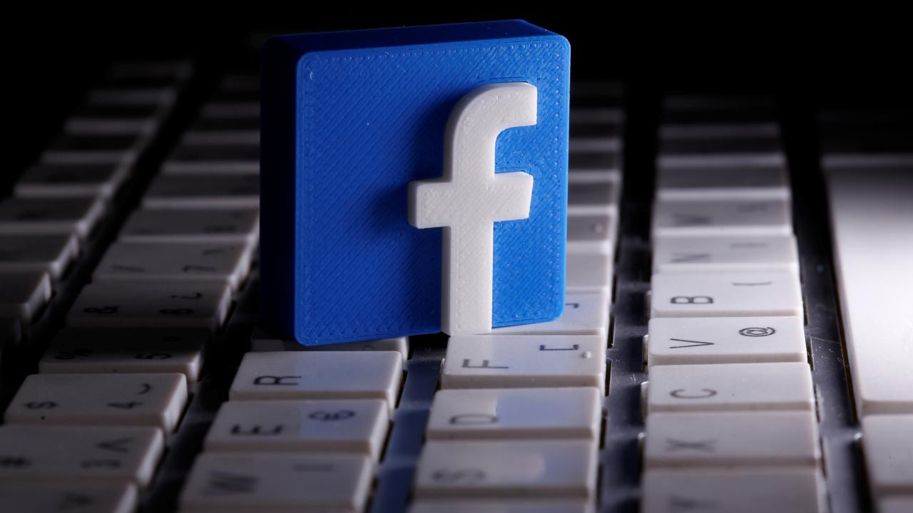Facebook çift kameralı akıllı saati için düğmeye bastı!