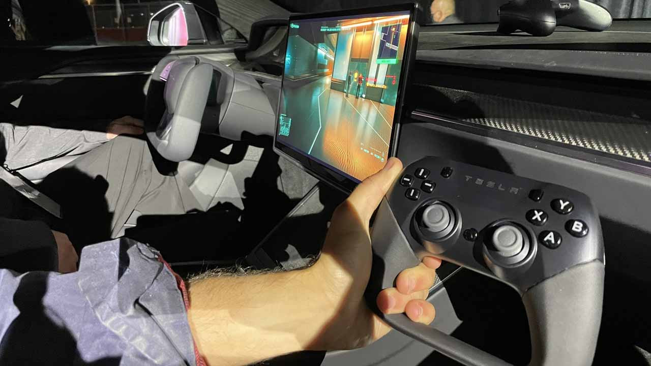 Tesla Model S Plaid’den Cyberpunk 2077 süprizi!
